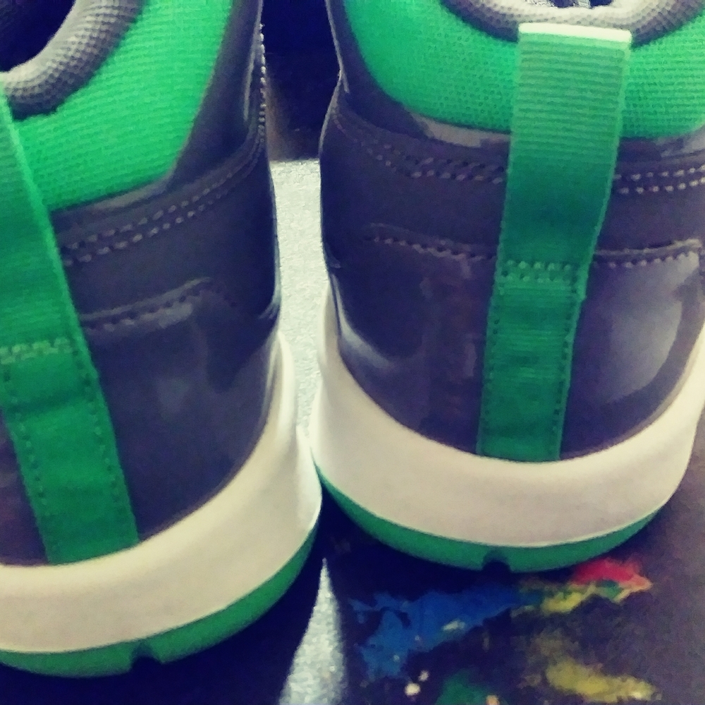 Nike - Picture 2 of 7